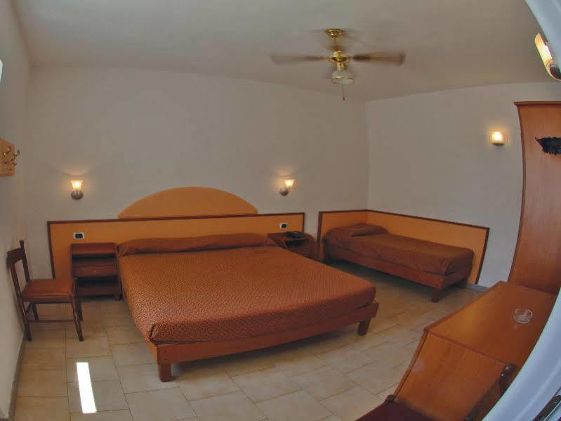 Hotel Villaggio Club Altalia Brancaleone Ngoại thất bức ảnh